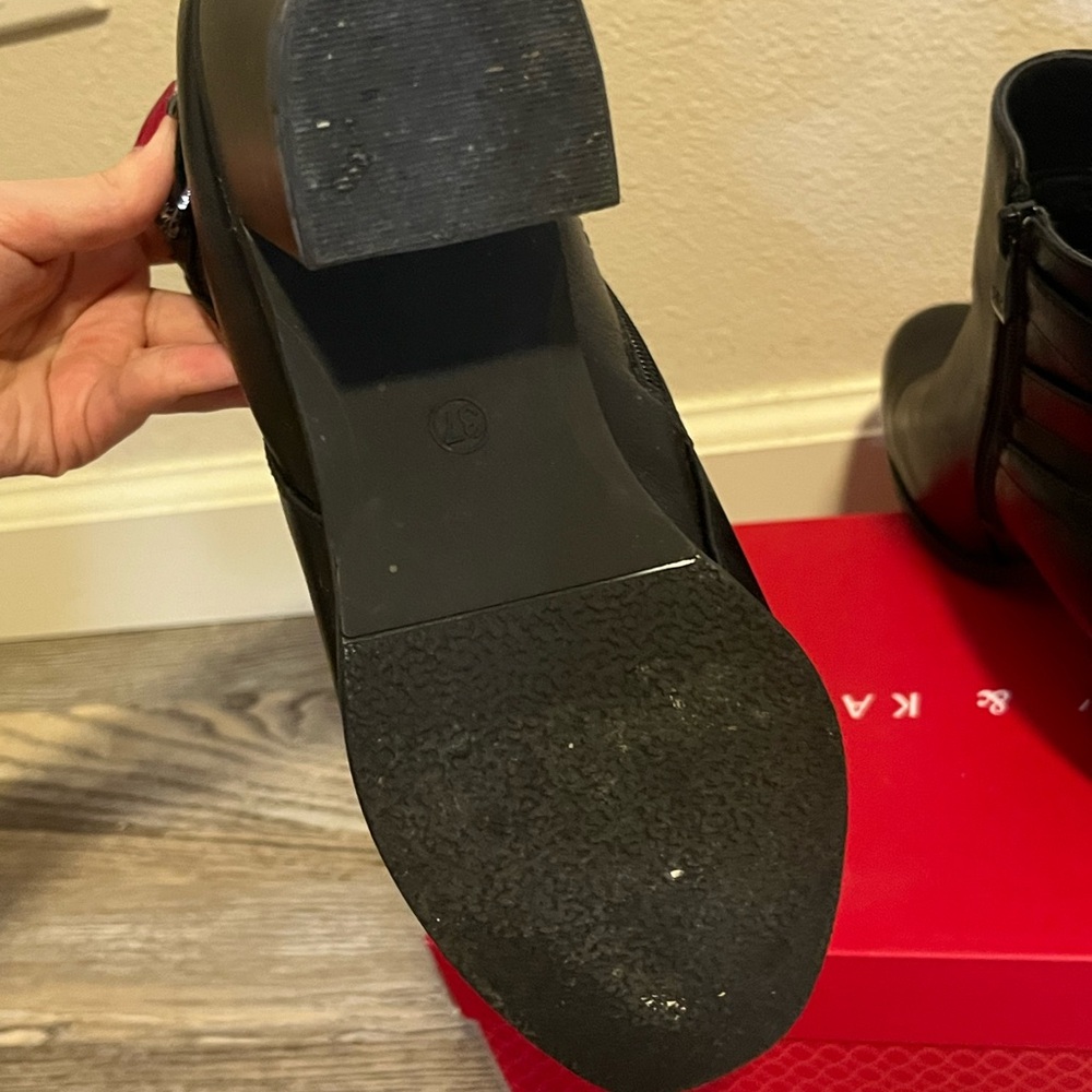 Black heeled ankle booties - Picture 4 of 4